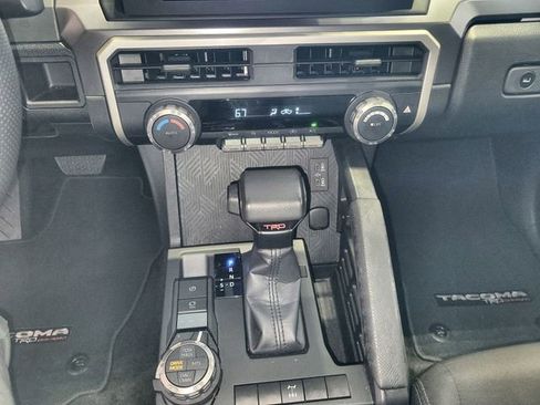 Certified 2025 Toyota Tacoma TRD Off-Road AWD/4WD image 19