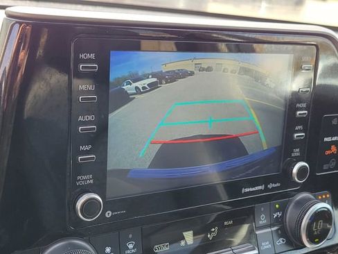 Used 2022 Toyota Highlander XLE AWD/4WD image 15