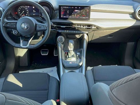 Used 2025 Alfa Romeo Tonale image 11