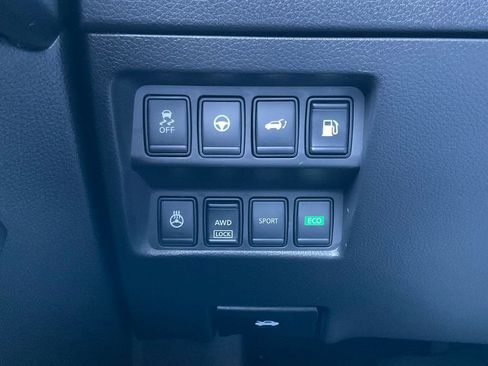 Used 2020 Nissan Rogue SL w/ Premium Package image 42