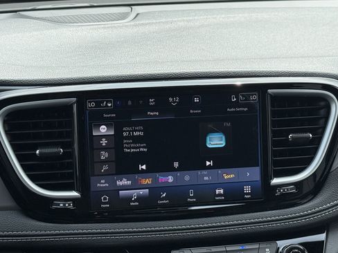 New 2027 Chrysler Pacifica Select FWD image 13