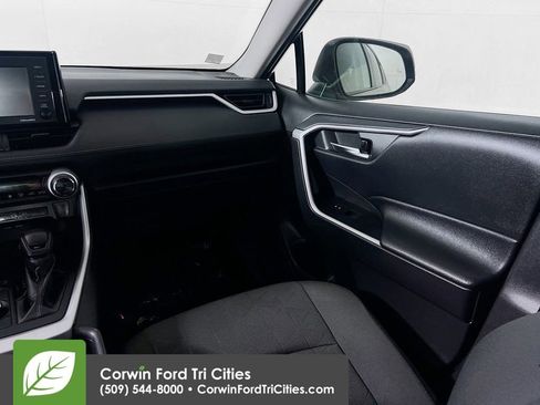 Used 2021 Toyota RAV4 XLE image 27