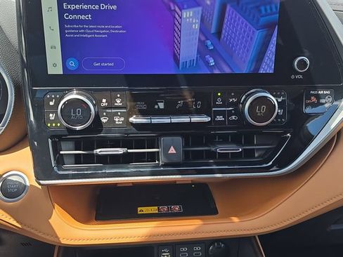 New 2026 Toyota Highlander Platinum AWD/4WD image 25