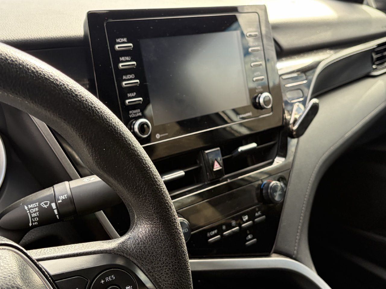 Used 2022 Toyota Camry LE FWD image 11