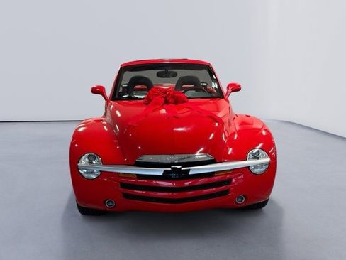 Used 2003 Chevrolet SSR w/ Preferred Equipment Group image 2