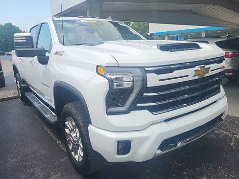 Used 2025 Chevrolet Silverado 2500 LT w/ Z71 Chrome Sport Edition AWD/4WD image 4