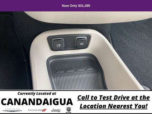 Used 2021 Chrysler Pacifica Touring-L image 20