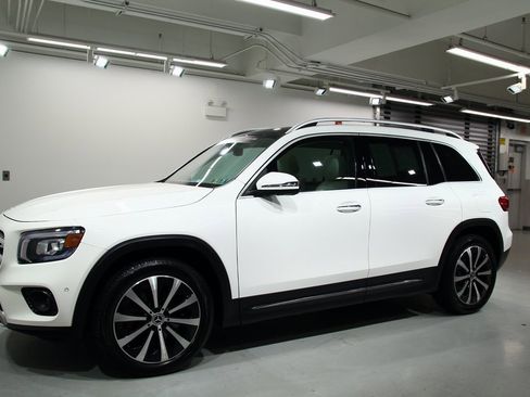 Used 2021 Mercedes-Benz GLB 250 4MATIC image 15