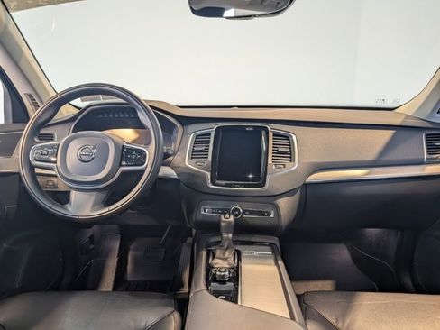 Used 2022 Volvo XC90 T5 Momentum image 15