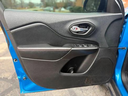 Used 2020 Jeep Cherokee Trailhawk w/ Cold Weather Group image 12