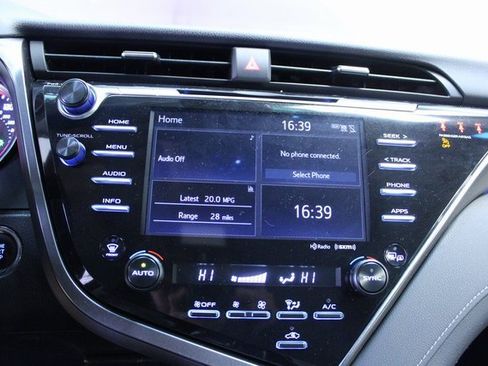 Used 2018 Toyota Camry XSE image 16