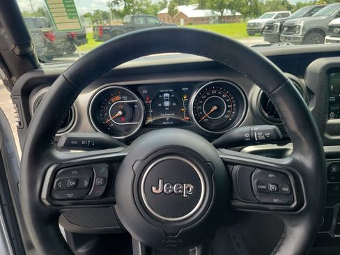 Used 2023 Jeep Gladiator Sport AWD/4WD image 25