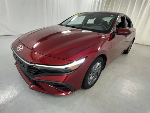 Used 2024 Hyundai Elantra SEL FWD image 7