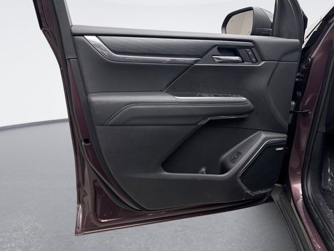 Used 2025 GMC Acadia Elevation image 9