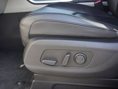 Used 2023 Kia Carnival LX FWD image 27