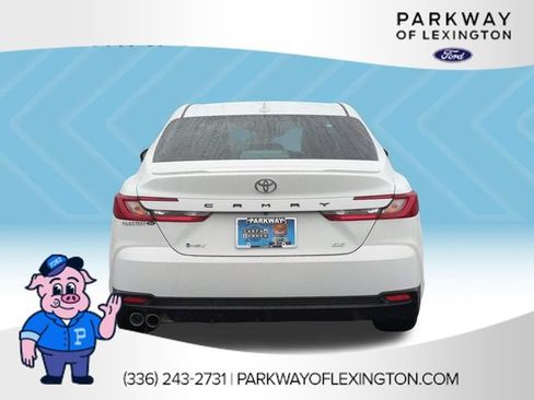 Used 2025 Toyota Camry SE w/ Convenience Package FWD image 4