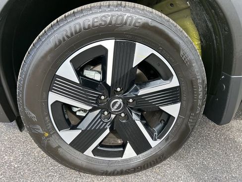 Used 2025 Nissan Kicks SR image 40