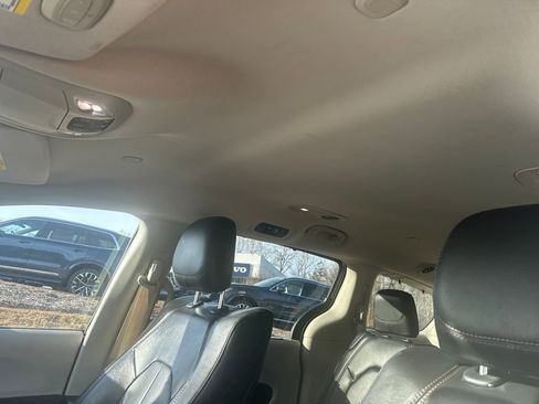 Used 2017 Chrysler Pacifica Touring-L Plus w/ Tire & Wheel Group image 26