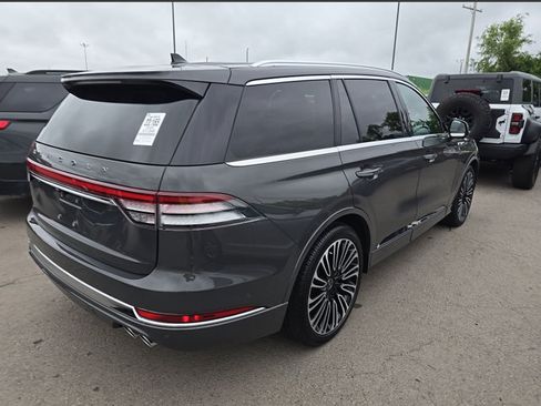 Used 2024 Lincoln Aviator Black Label w/ Dynamic Handling Package AWD/4WD image 2