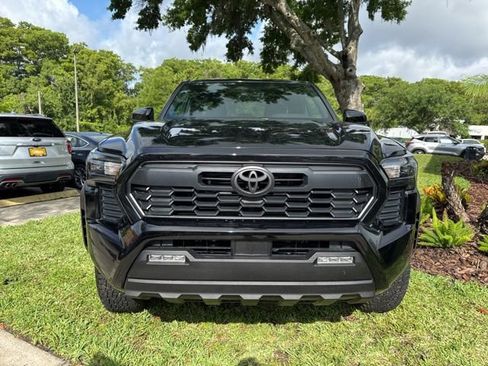 Used 2025 Toyota Tacoma TRD Off-Road AWD/4WD image 3