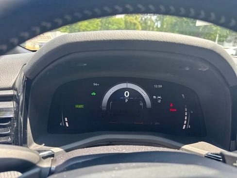 Used 2025 Toyota Camry SE w/ Convenience Package FWD image 14