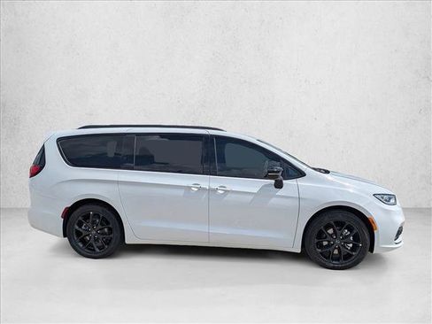 New 2026 Chrysler Pacifica Select w/ S Appearance Package FWD image 7