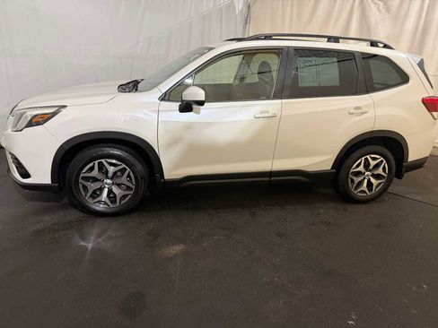 Used 2023 Subaru Forester Premium AWD/4WD image 2