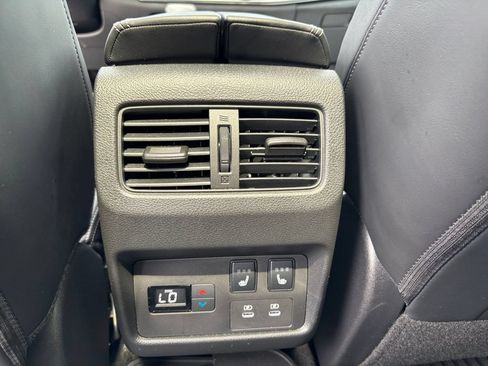 Used 2025 Nissan Rogue Platinum w/ Tech Package FWD image 24