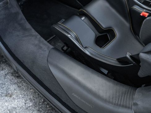 Used 2019 McLaren Senna image 49