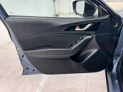 Used 2016 MAZDA MAZDA3 i Touring FWD image 11