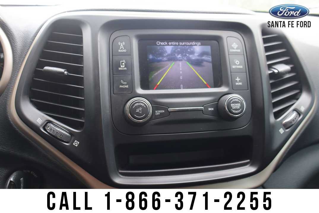 Used 2016 Jeep Cherokee Sport FWD image 30
