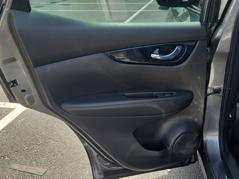Used 2018 Nissan Rogue Sport SV FWD image 12