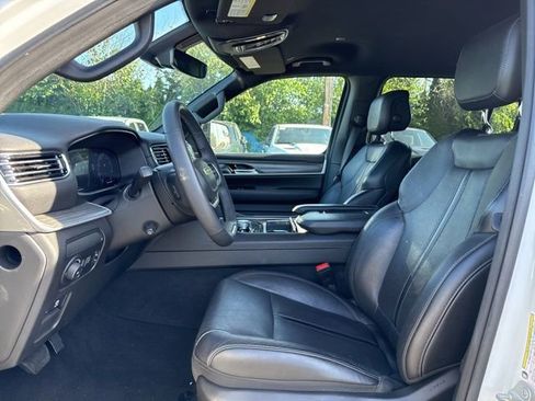Used 2024 Jeep Wagoneer Series II w/ Flexible Seating Group AWD/4WD image 24