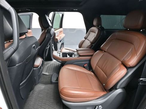 Used 2025 Lincoln Navigator L Reserve AWD/4WD image 40