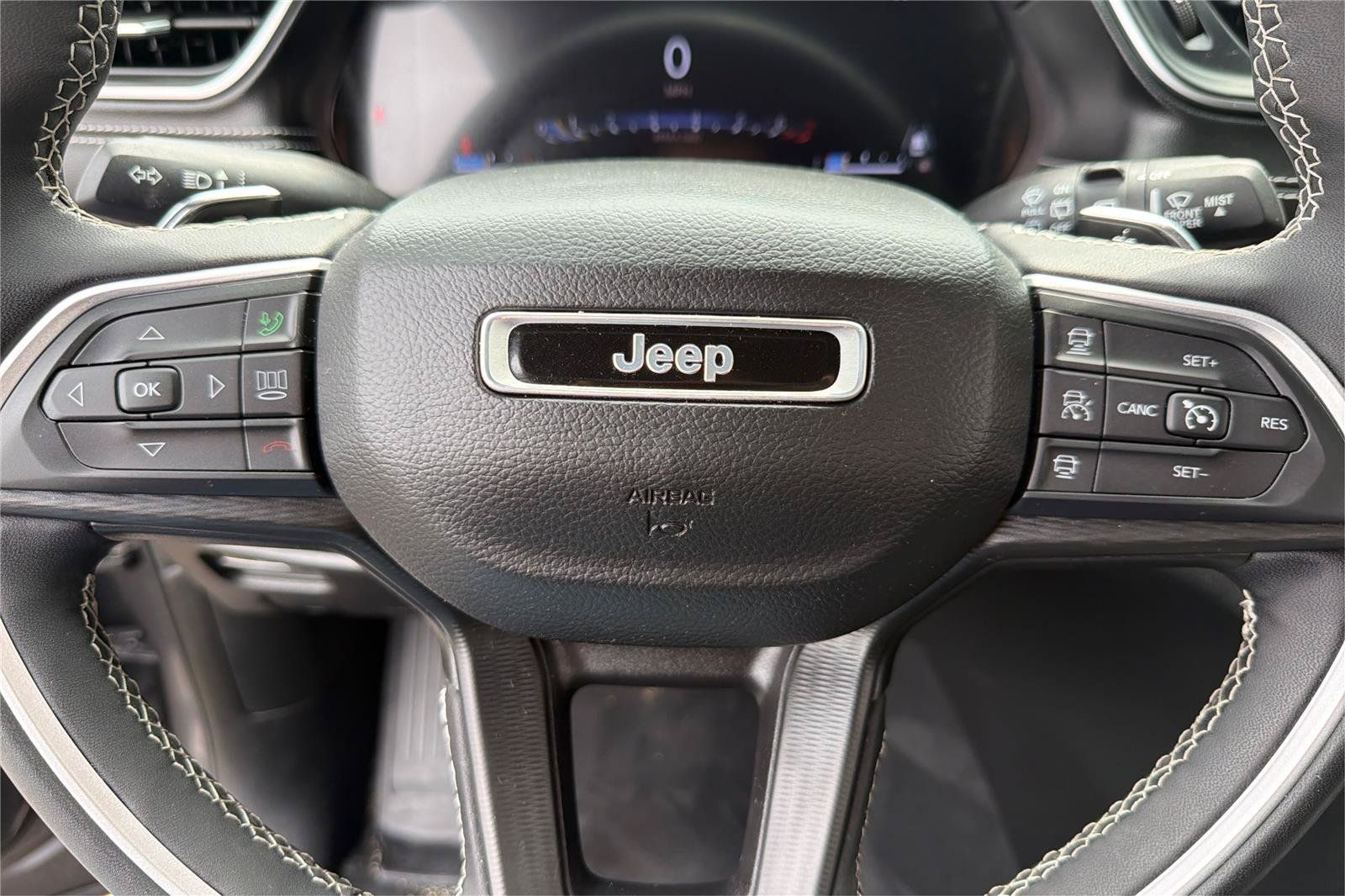 Used 2023 Jeep Grand Cherokee Laredo w/ Luxury Tech Group I AWD/4WD image 16