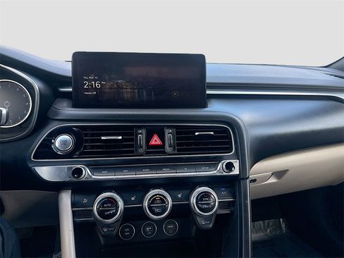 Used 2022 Genesis G70 3.3T image 15