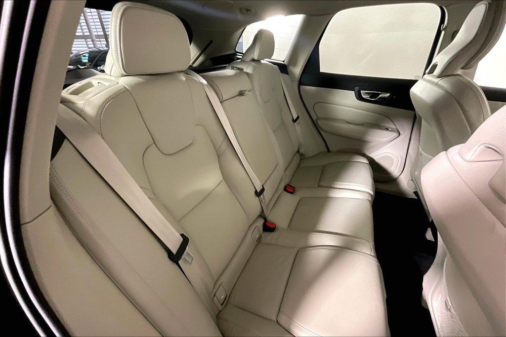 Used 2022 Volvo XC60 B5 Inscription w/ Advanced Package FWD image 26