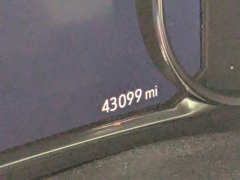 Used 2023 Chevrolet Traverse Premier image 9