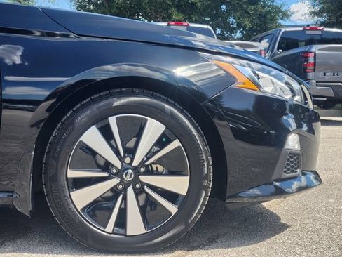 Used 2022 Nissan Altima 2.5 SV FWD image 9