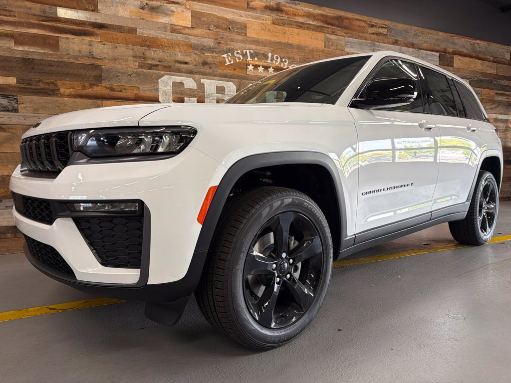 New 2026 Jeep Grand Cherokee Limited w/ Limited Altitude Package AWD/4WD image 15