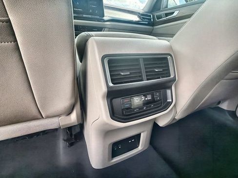 Used 2025 Volkswagen Atlas SE FWD image 20