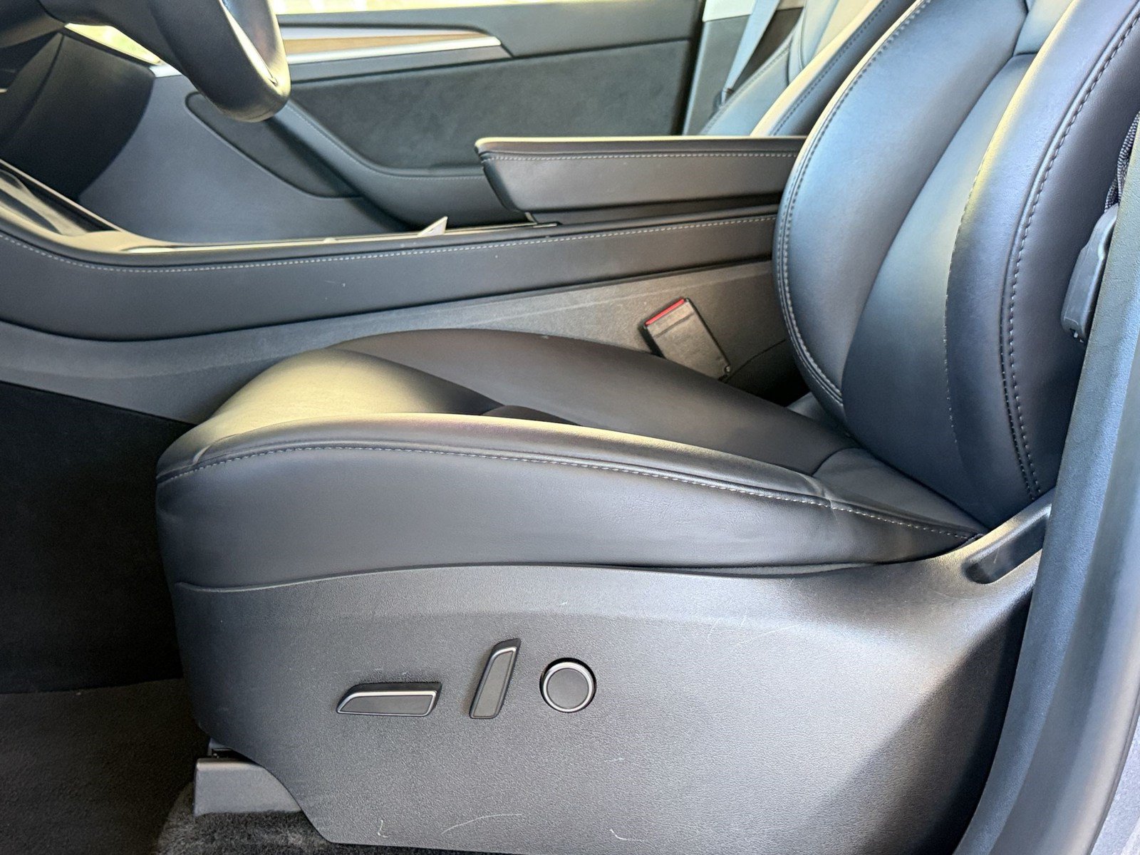 Used 2023 Tesla Model Y Long Range AWD/4WD image 5