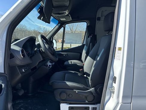 New 2025 Mercedes-Benz Sprinter 2500 image 9