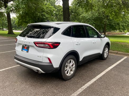 Used 2025 Ford Escape Active AWD/4WD image 5