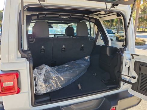 Used 2025 Jeep Wrangler Sahara w/ Safety Group image 7