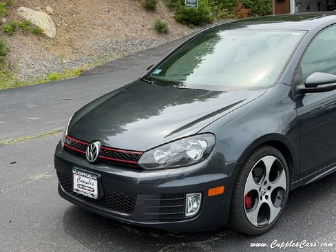 Used 2011 Volkswagen Golf 4-Door FWD image 32