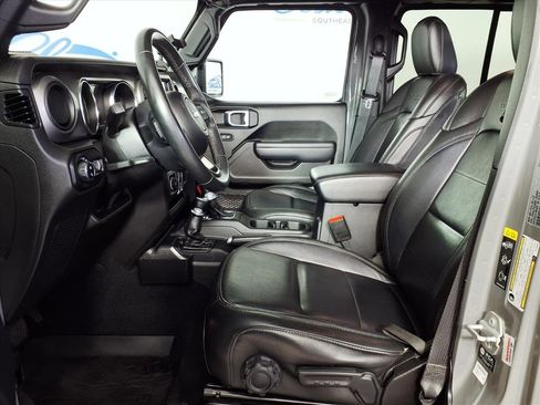 Used 2022 Jeep Gladiator Sport image 9