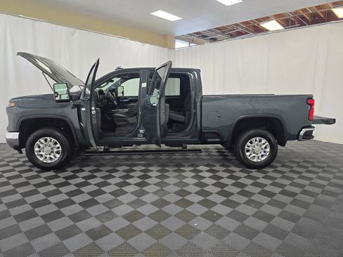 Used 2025 Chevrolet Silverado 3500 LTZ w/ LTZ Convenience Package image 14