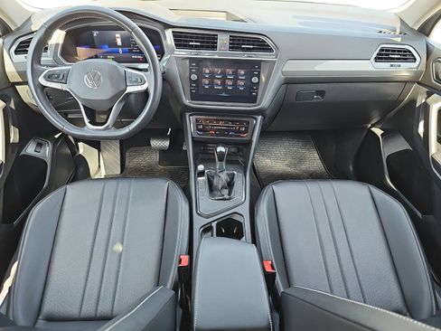 Used 2022 Volkswagen Tiguan SE FWD image 9