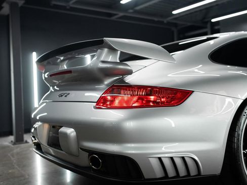 Used 2008 Porsche 911 GT2 RWD image 19